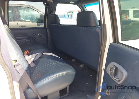 2000 Chevrolet C/K 3500 from USA, damaged, VIN 1GCGC33J7YF453049